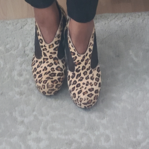 Guess booties. - Picture 4 of 17